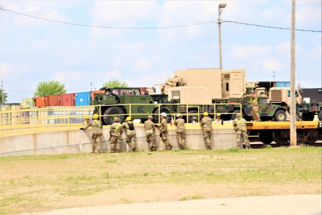 32nd Infantry Brigade Combat Team Soldiers complete ‘largest rail movement with civilian linehaul Wisconsin National Guard has ever done’