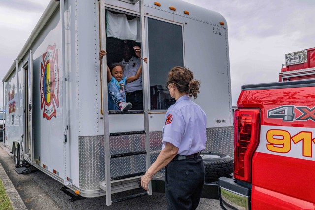 Members of the Fort Knox Directorate of Emergency Services advise residents on summer safety during the 2024 Summer Safety Expo held at Fort Knox, Kentucky June 8. The expo included tips on traffic, fire and conservation safety as well as multiple...