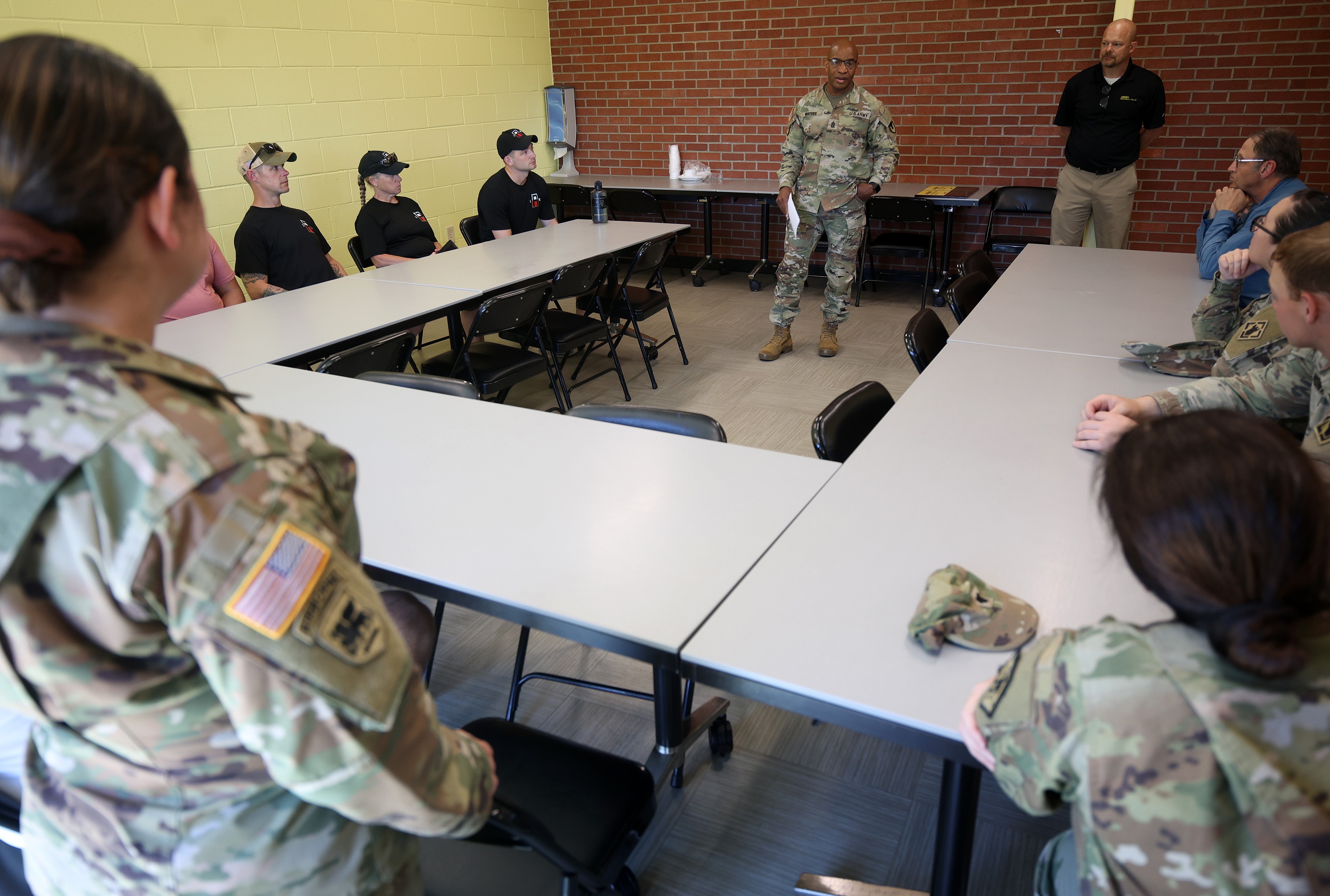 Fort Knox AER representatives celebrate campaign conclusion with round ...