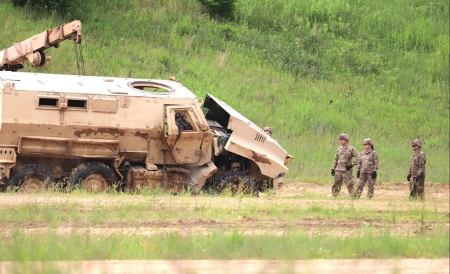 Wisconsin Guard Soldiers build military wrecker operating skills during Fort McCoy training