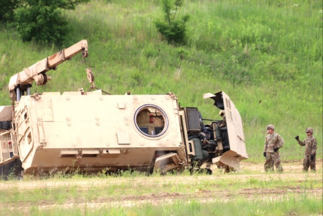 Wisconsin Guard Soldiers build military wrecker operating skills during Fort McCoy training