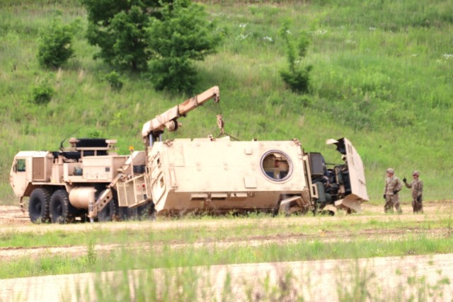 Wisconsin Guard Soldiers build military wrecker operating skills during Fort McCoy training