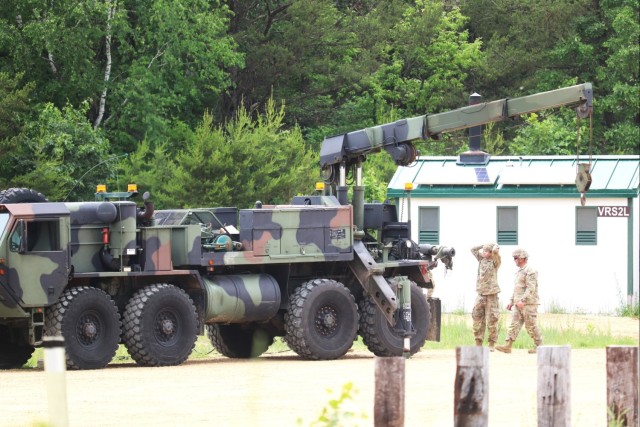 Wisconsin Guard Soldiers build military wrecker operating skills during Fort McCoy training