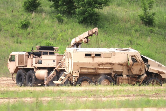 Wisconsin Guard Soldiers build military wrecker operating skills during Fort McCoy training