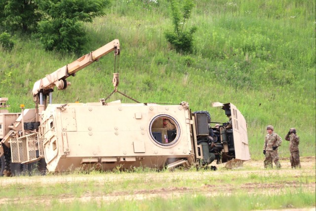 Wisconsin Guard Soldiers build military wrecker operating skills during Fort McCoy training