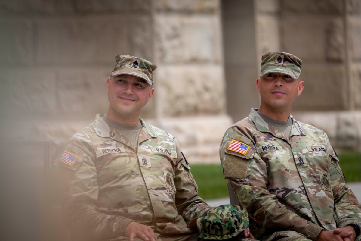 Twins exchange command at Wyoming National Guard
