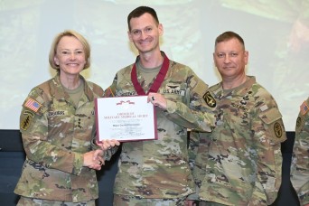 MED CDID Soldier awarded the Order of Military Medical Merit