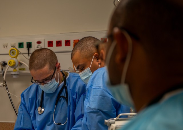 US and Angolan military healthcare teams work together in the ER
