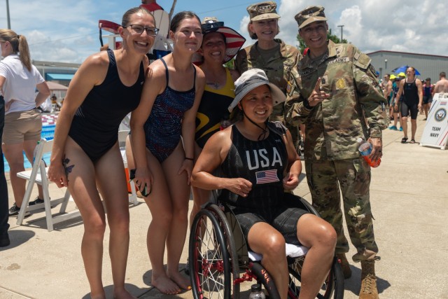 Team Army women’s relay team, from left, Spc. Brooke Jader, Sgt Bianca Hayden, Master Sgt. Jasmin McKenzie, and veteran Hoyshin (Gabi) Cha stop for a photo with U.S. Army Surgeon General and Commanding General, U.S. Army Medical Command, Lt....