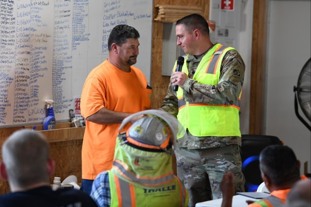 U.S. Army Corps of Engineers and Kentucky Lock contractor celebrate safety milestone