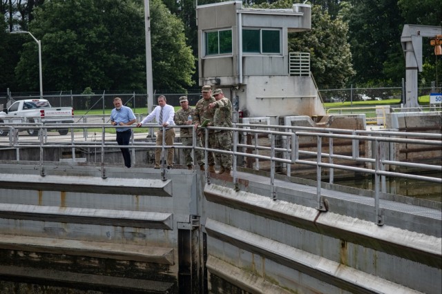Nashville District hosts Adjutant General for Tennessee at Cheatham Dam