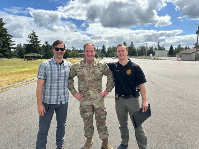 Sgt. 1st Class Adam L. Ritter (center)