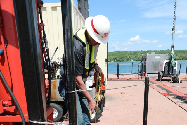 U.S. Army Corps of Engineers removes WWII era gates hidden in St. Marys River