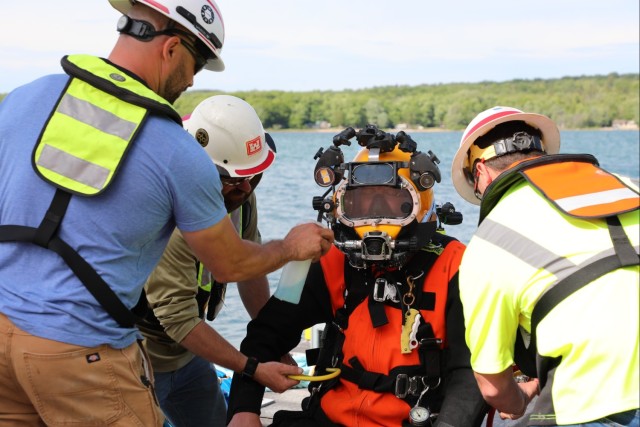 U.S. Army Corps of Engineers removes WWII era gates hidden in St. Marys River