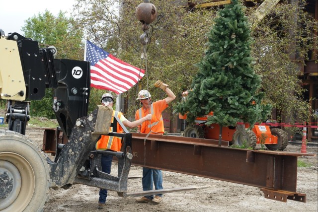 Air Mobility Command Headquarters &quot;topped out&quot;