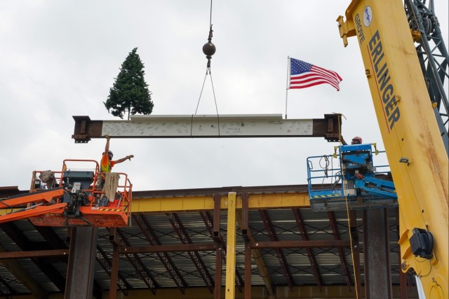 Air Mobility Command Headquarters &quot;topped out&quot;