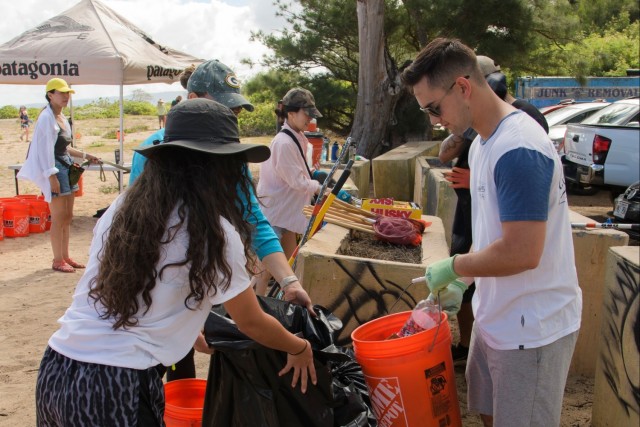 Army and Local Volunteers Unite for Mokule‘ia Beach Clean-Up