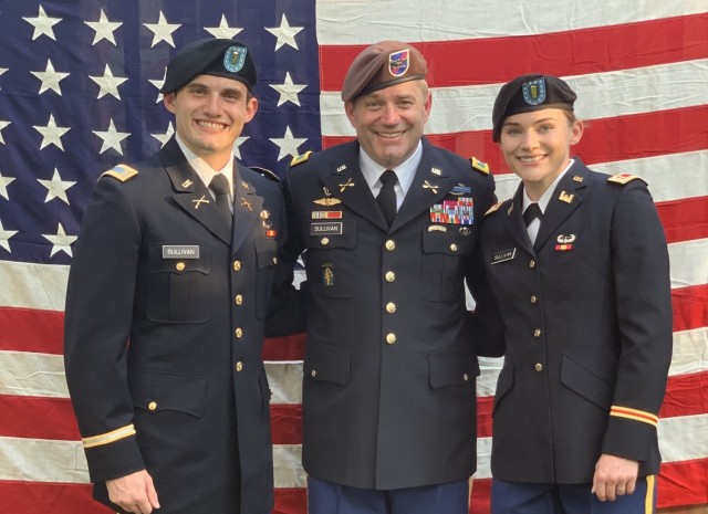 The Sullivan family: From left, then 2nd Lt. Jackson Sullivan, then-Col. Michael Sullivan and then-2nd Lt. Samantha Sullivan during the twins&#39; commissioning ceremony at the U.S. Military Academy in 2020.