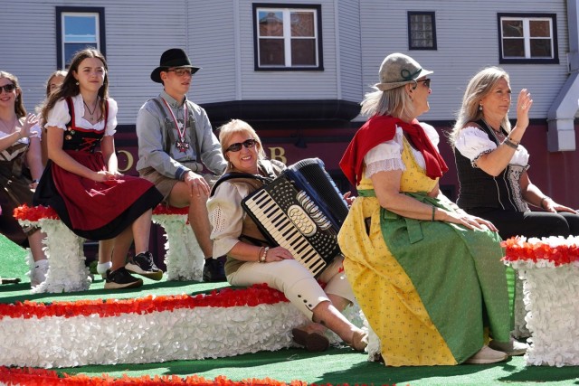 Chicago’s 2024 Steuben Parade welcomes Army Reserve Soldier as honored guest