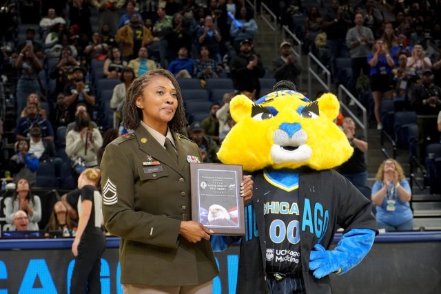 Army Reserve Soldier honored during Chicago Sky WNBA game