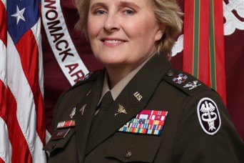 Womack welcomes new leadership, honors outgoing commander's legacy