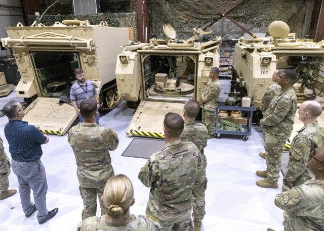 Acquisition leaders receive insight on integrated Picatinny mission