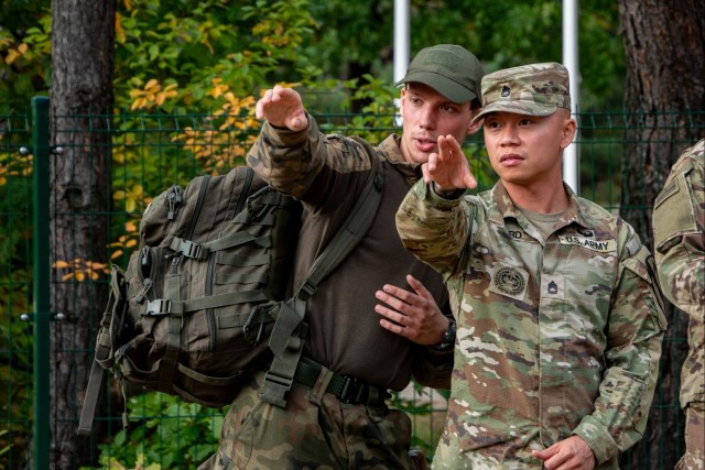 The US Army's 1st Cavalry Division trains Polish students