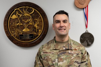 62nd MXS Airman receives USO Northwest award