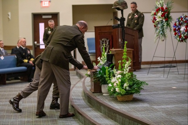 A Soldier's General - 7th Special Forces Group (Airborne) Honors Legacy ...