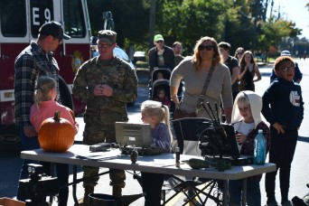 Thousands engaged by U.S. Army at Bowling Green’s 34th Annual Harvest Fest.