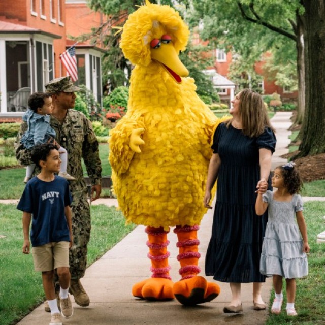 Big Bird takes a stroll with new friends at Joint Base Myer-Henderson Hall. (Photo courtesy of DOD, Military Community and Family Policy)