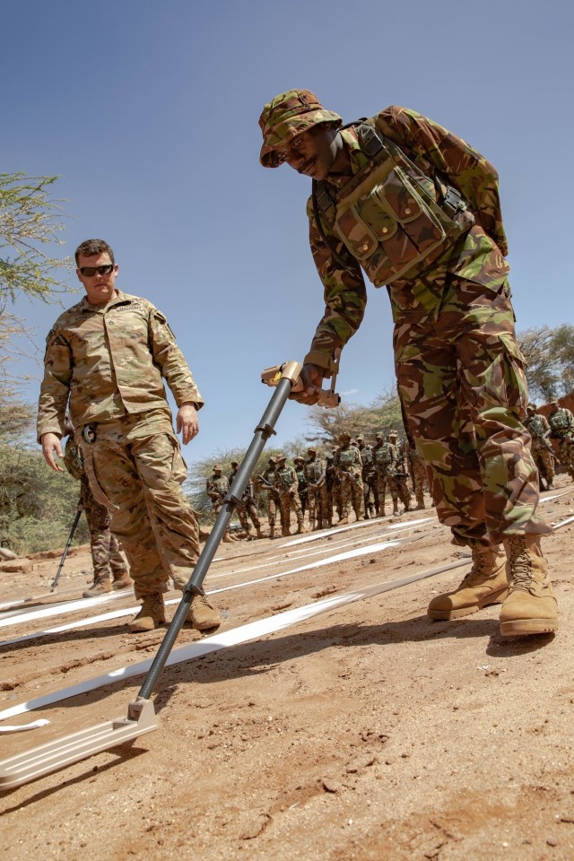 U.S. Army EOD trains Kenyan, Ugandan troops on IEDs