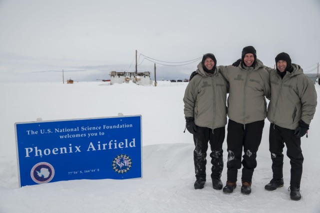 Antarctic Airlift: change of command on the ice