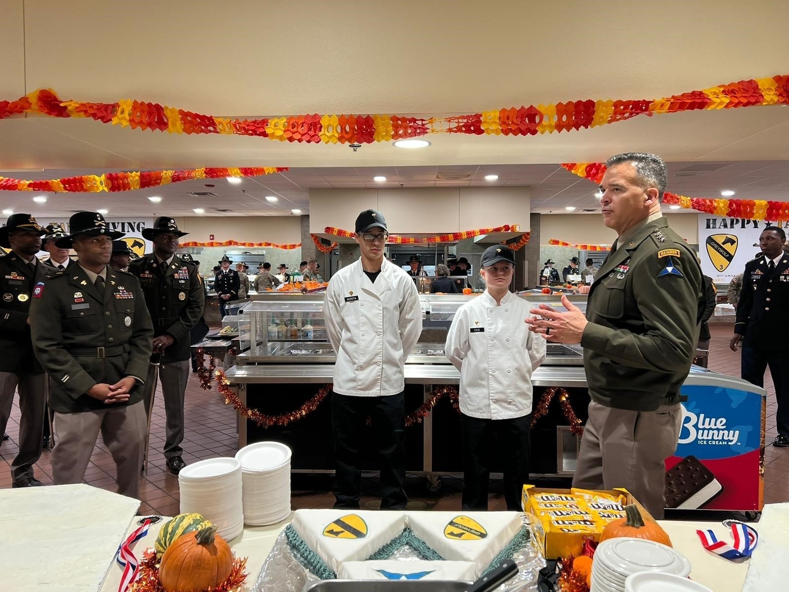 Warrior restaurants: Soldiers serving Thanksgiving with heart