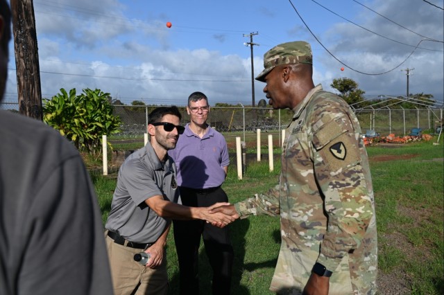 DCG Visits USAG Hawai&#39;i