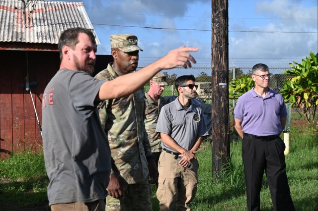 DCG Visits USAG Hawai&#39;i