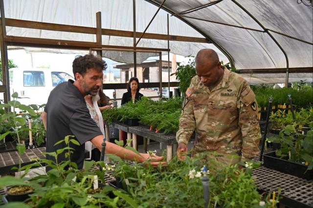 DCG Visits USAG Hawai&#39;i