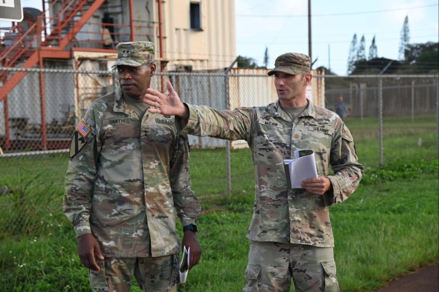 DCG Visits USAG Hawai&#39;i