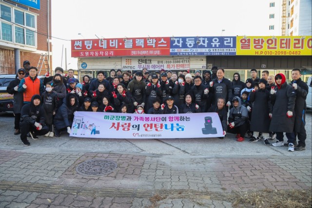 Camp Casey volunteers warm homes during holiday season