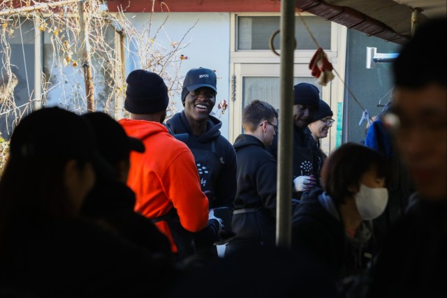 Camp Casey volunteers warm homes during holiday season