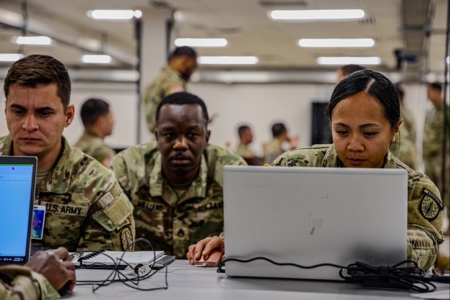 Army Advisors Participate in Leader Training Program