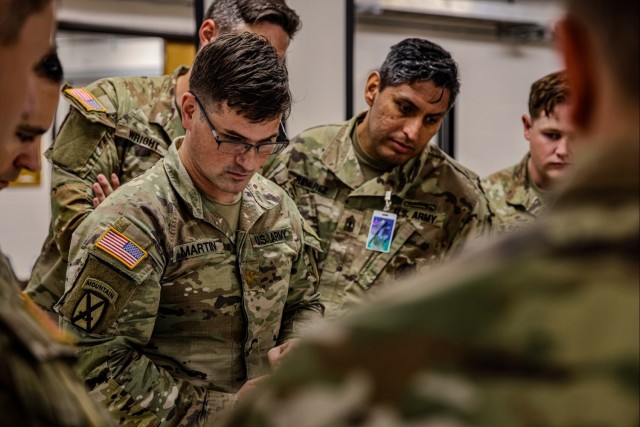 Army Advisors Participate in Leader Training Program