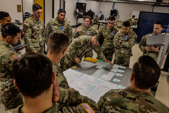 Army Advisors Participate in Leader Training Program