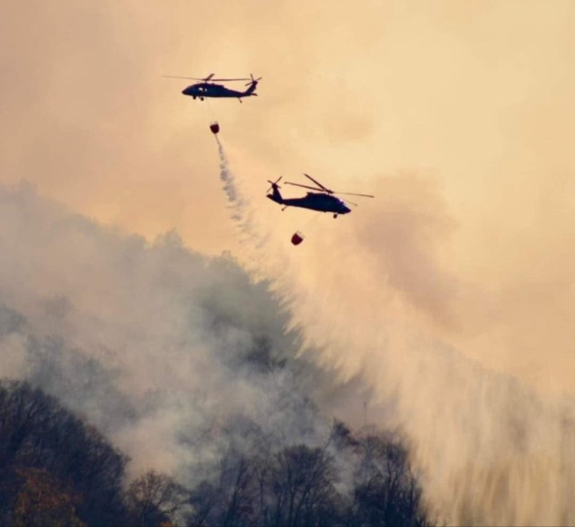New York Army National Guard helicopter crews fight Jennings Creek Fire