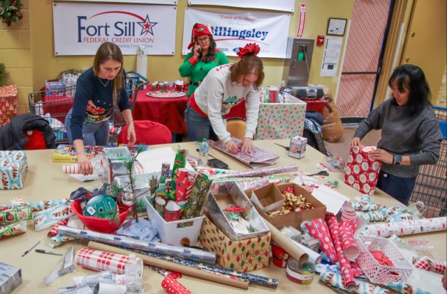 Fort Sill&#39;s Toys for Kids Program brightens military families&#39; holidays