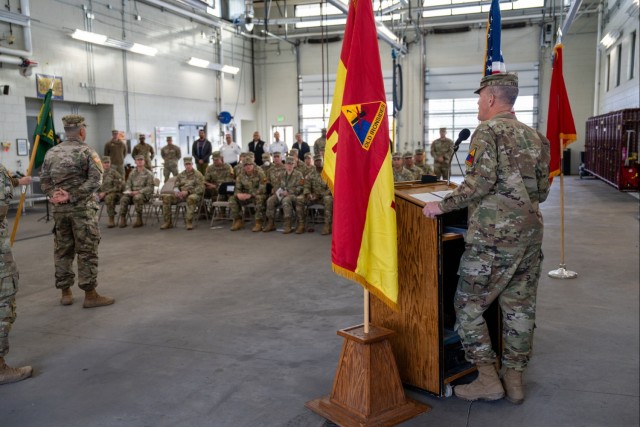 Military Police Unit Joins 1st Armored Division in Patching Ceremony