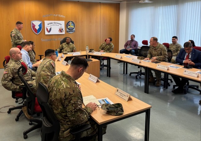 Army’s top sustainer, top operations ‍officer‍ in Europe visit ⁢APS-2 site in Mannheim