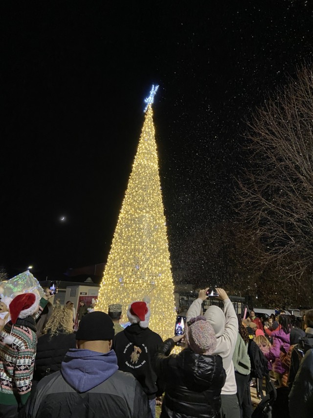 USAG Italy tree lighting event Dec. 5, on Caserma Ederle.