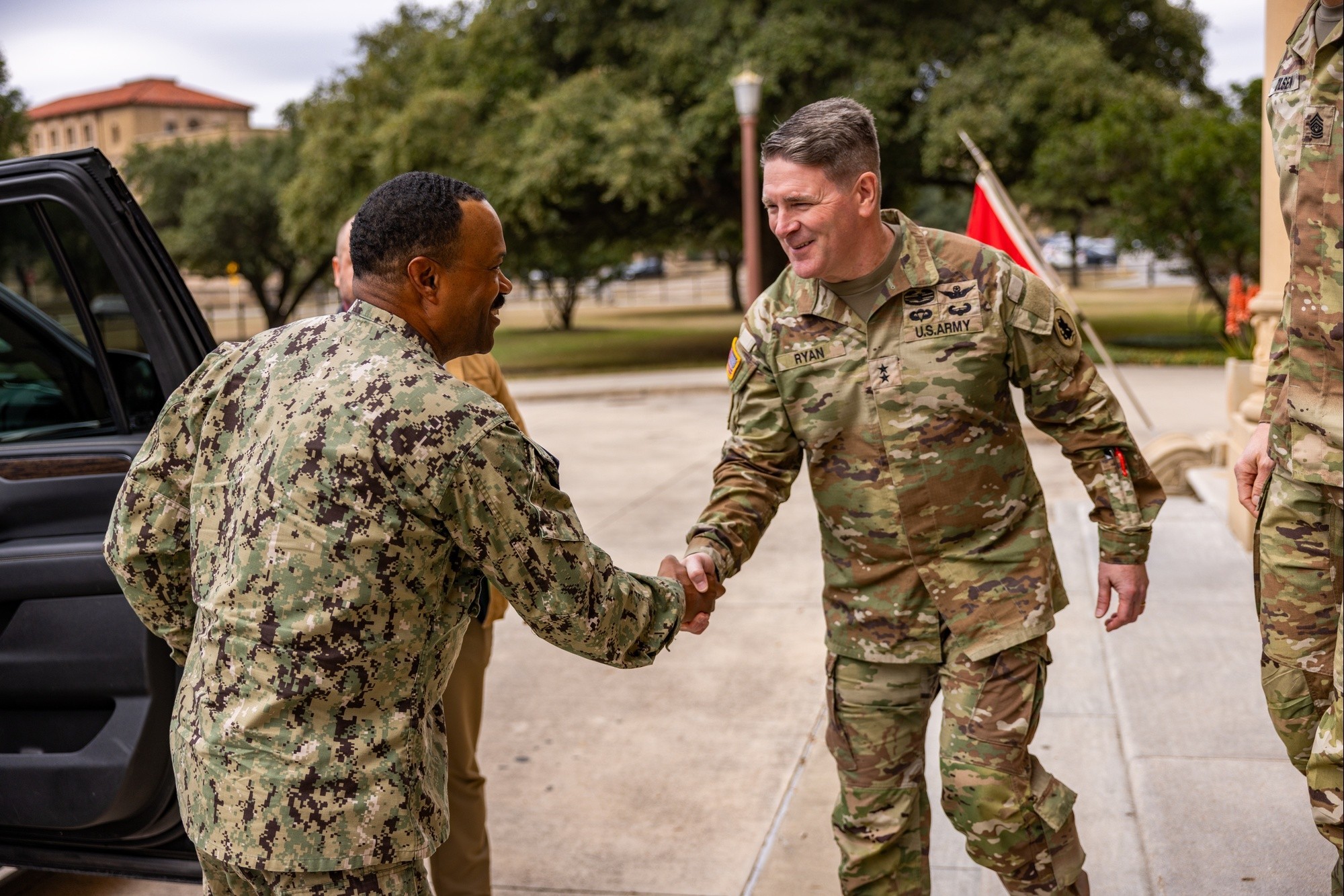 Commander Visits U.S. Army South Headquarters Article The