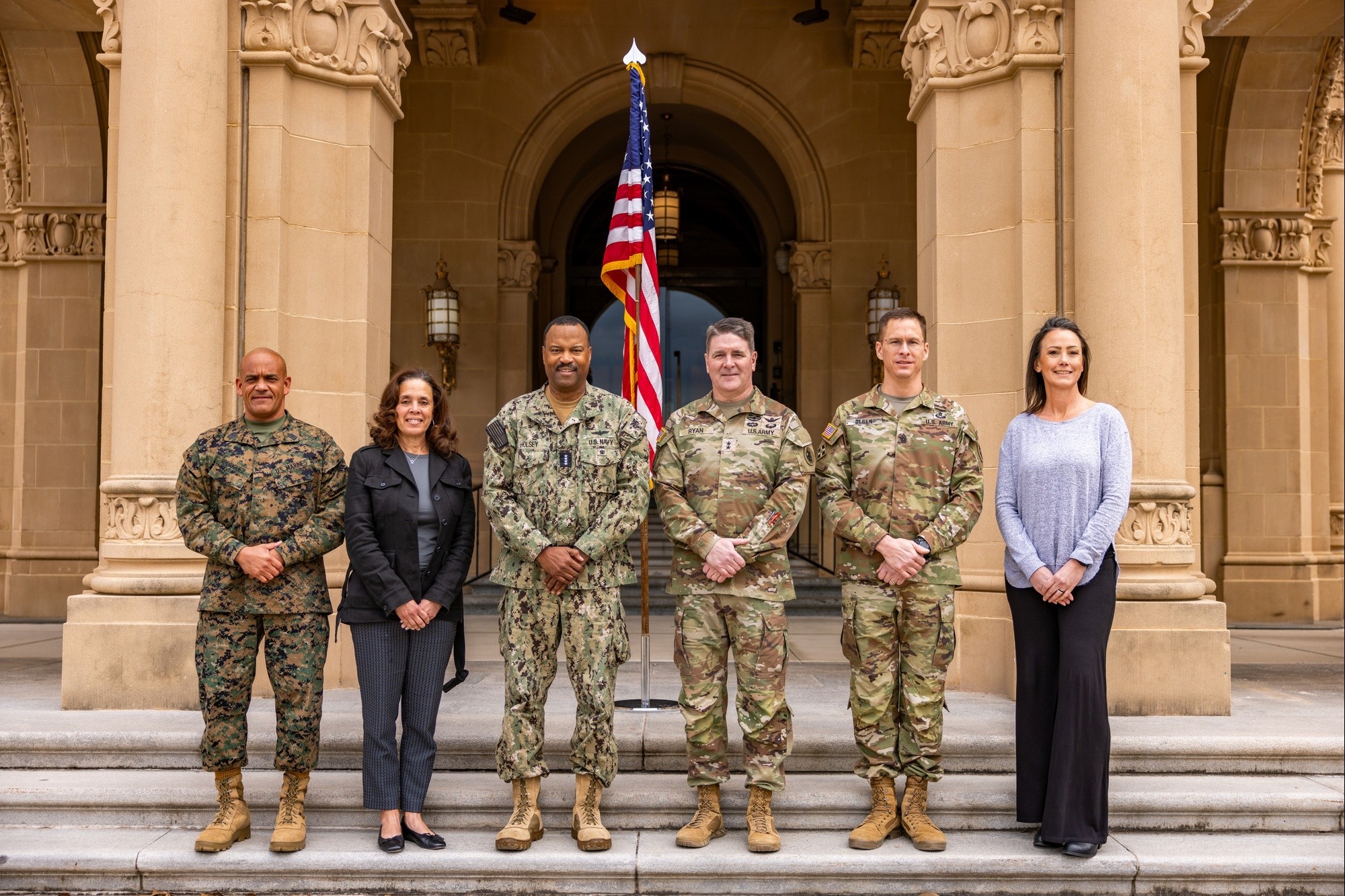 Commander Visits U.S. Army South Headquarters Article The